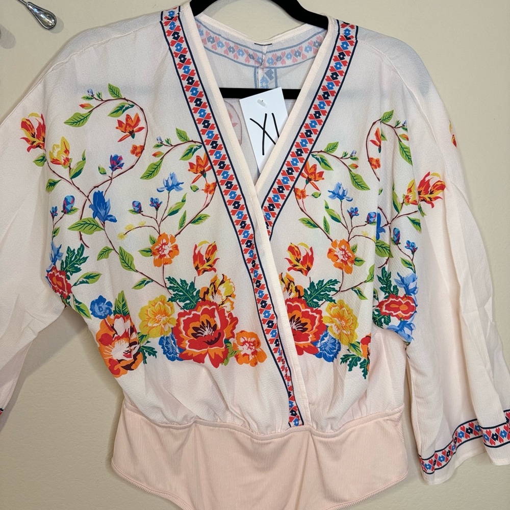 Gorgeous Bohemian Bright Colored Floral 3/4 Dolman Sleeve Bodysuit Size XL NWT - Picture 14 of 16